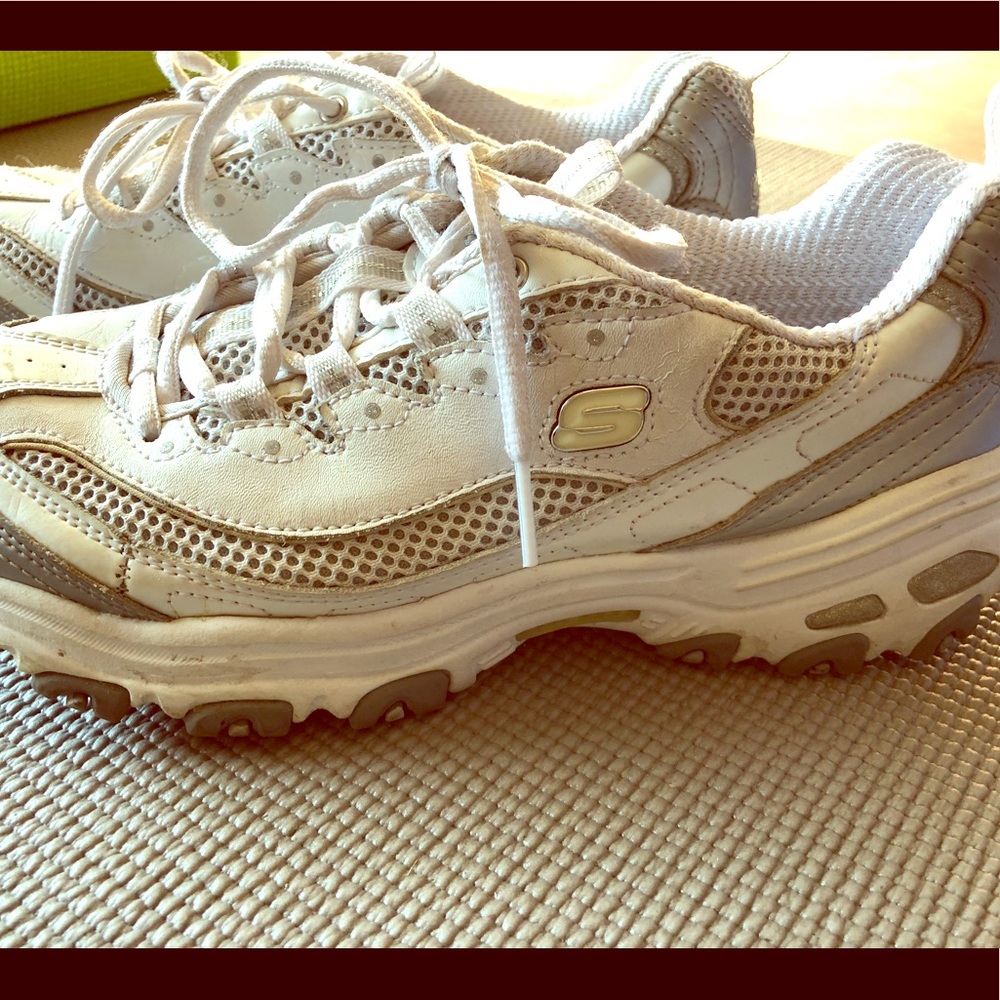 Skechers Dlites women’s sneakers